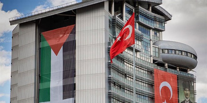 CHP Genel Merkez binasına Filistin bayrağı