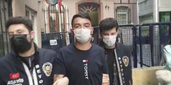 Su vermedi diye arkadaşını kalbinden bıçakladı