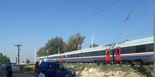 Mersin'de trenin çarptığı kadın yaşamını yitirdi