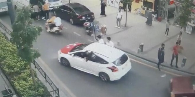 Asker uğurlama konvoyu yapan grup emniyetin önünden geçince yakalandı