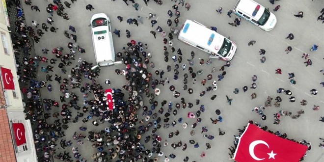 Helikopter palinin şehit ettiği asker son yolculuğuna uğurlandı