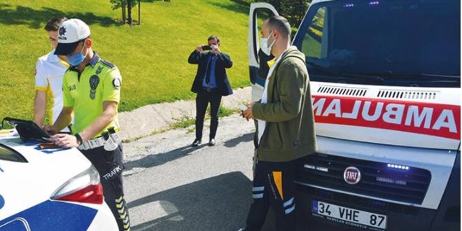 Boş ambulanslara 'çakar' cezası kesildi