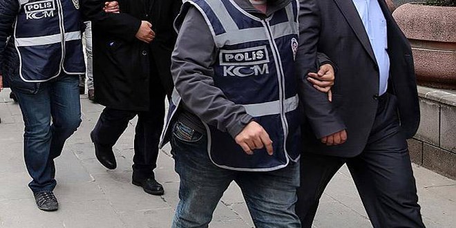 Adana'da FETÖ operasyonunda 2 şüpheli yakalandı