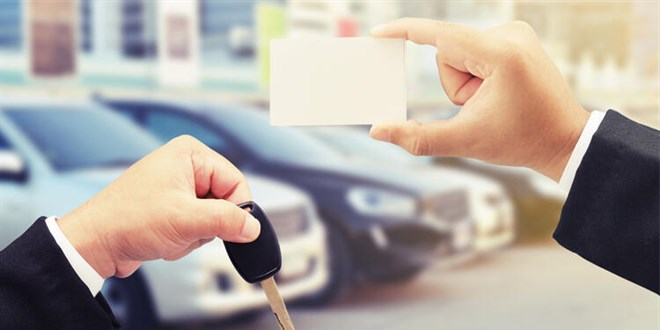 Otomobiller çok ucuza satılıyor! Yüzlerce kişi teklif yapıyor