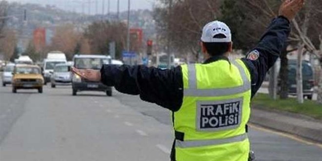 Uak'ta polis bir otomobilde 2002 sikke yakalad