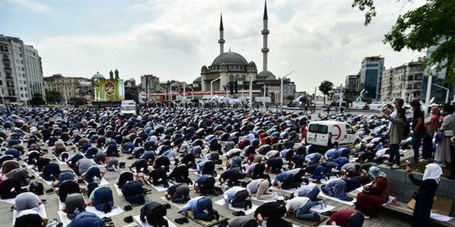 Uluslararas medya Taksim Camii aln nasl grd?