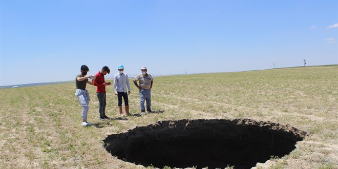 Konya'da 3 metre çapında 65 metre derinliğinde obruk oluştu