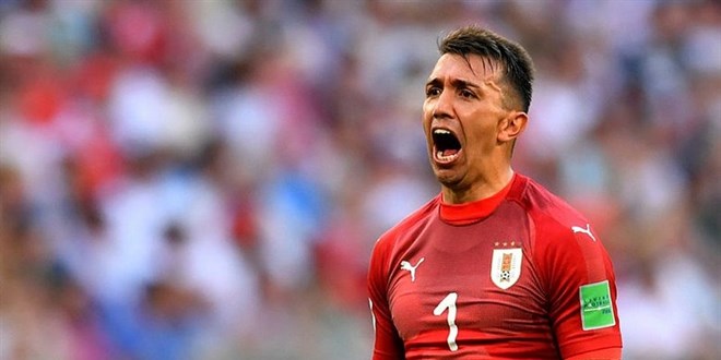 Muslera isyan etti: Oynamak istemiyorum