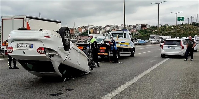 Trafik kazalarının üçte birine 'araç hızı' yol açıyor