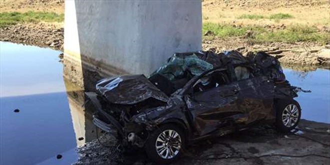 Şanlıurfa'da otomobil köprüden düştü: 5 ölü