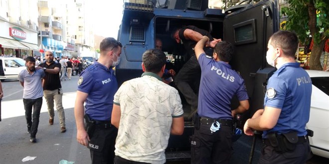 Adliye çıkışı taraflar birbirine girdi: 5 yaralı, 10 gözaltı