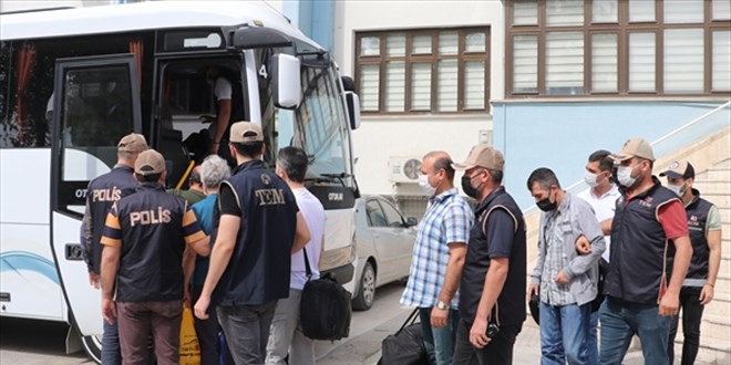 Kesinleşmiş hapis cezası bulunan 9 eski öğretmen ile 1 eski katip yakalandı