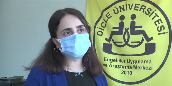 Görme engelli öğrenciler seslendirilen deneme sınavlarıyla LGS'ye hazırlandı