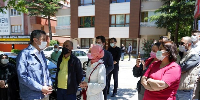 Bakan Selçuk, LGS çıkışında öğrenciler ve velilerle bir araya geldi