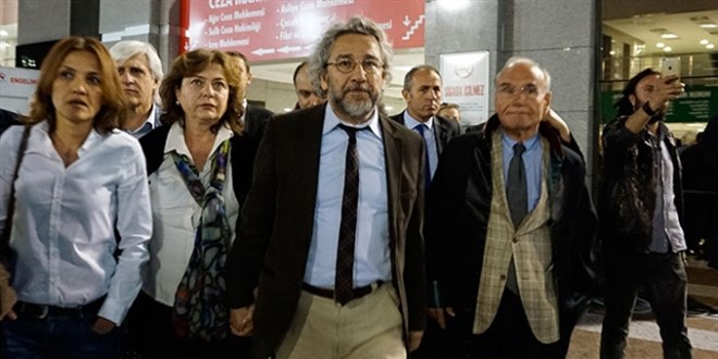 Can Dündar'a 'yakalama kararı' çıkartıldı
