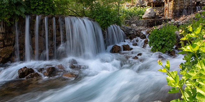 Munzur Gözeleri, güzelliğiyle turistlerin ilgi odağı