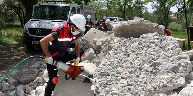 55 gnll retmene AFAD'dan arama kurtarma eitimi