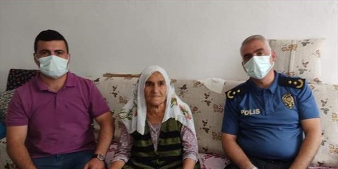 Gece yarısı polislere ikram edilen dut sayesinde hasta kadın kurtarıldı