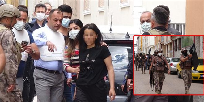 Evine gittiği eski sağlık çalışanı kadın ile 6 yaşındaki kızını rehin aldı