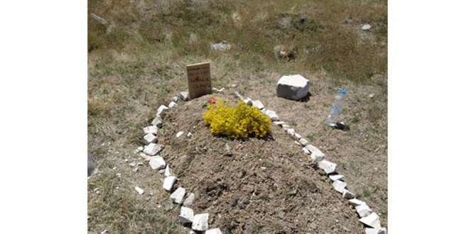 Bo arazide bulunan yeni yaplm mezar polisi alarma geirdi