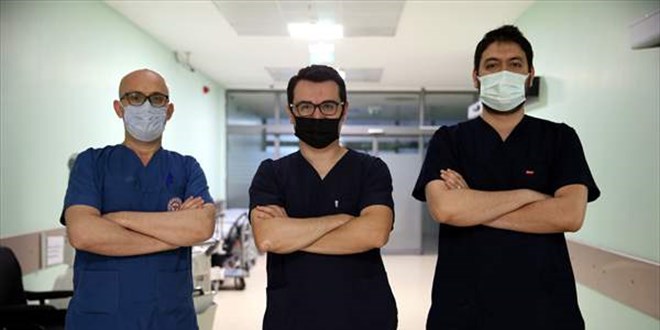 Salgınla mücadelenin 'baba' savaşçıları özveriyle görev yapıyor