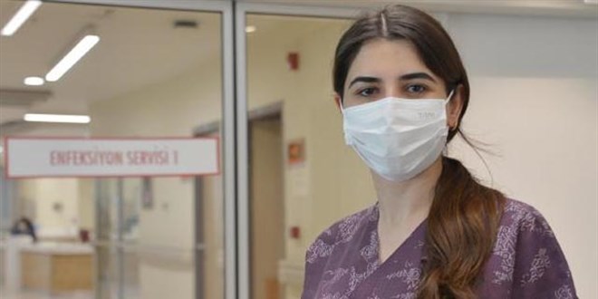 'Sigaranın zararını sorgulamıyor, aşının içindekileri sorguluyor'