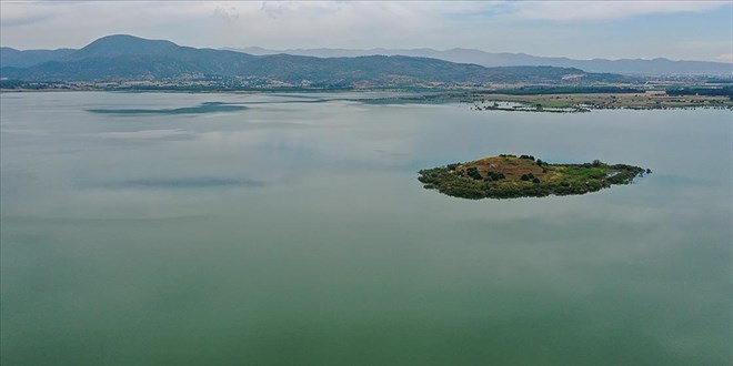 İzmir'de şebeke suyu analizi için 18 noktadan numune aldı