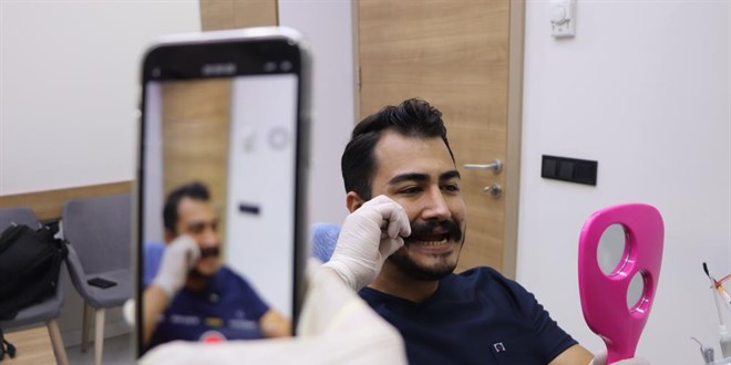Diş hekimi ağrıyan 20'lik dişini kendi çekti