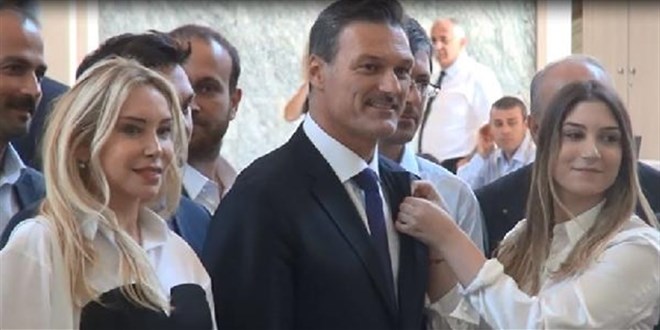 Alpay Özalan: AK Parti beni şair yaptı