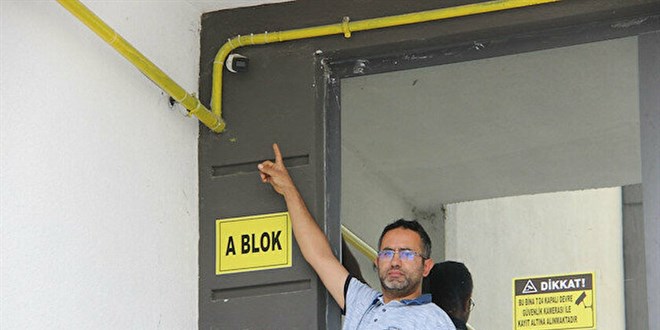 Hırsızlar siteyi soyup soğana çevirdi
