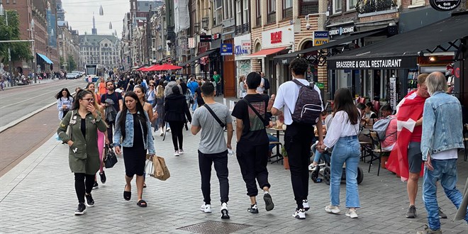 Hollanda'da kapalı alanlarda maske zorunluluğu kalktı