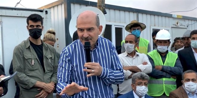 Bakan Soylu, Başkale'de depremzedelerle bir araya geldi