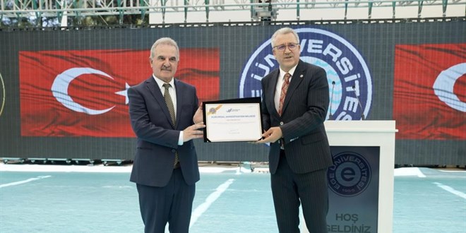 Ege Üniversitesi Türkiye'de tam akredite olan ilk üniversite oldu