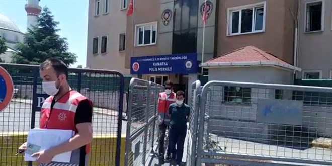 Eski karısını bıçaklayıp ölmesi için başında bekleyen şahıs tutuklandı