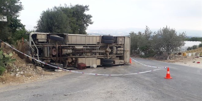 Tarım işçilerini taşıyan midibüs kaza yaptı: 1 ölü, 14 yaralı