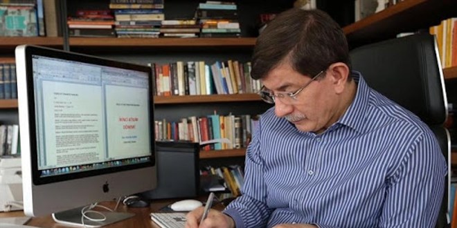 Ahmet Davutoğlu anketçilere kızdı