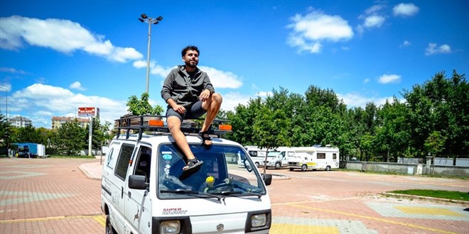 Hayatını sığdırdığı karavanı ile rotasız seyyah oldu