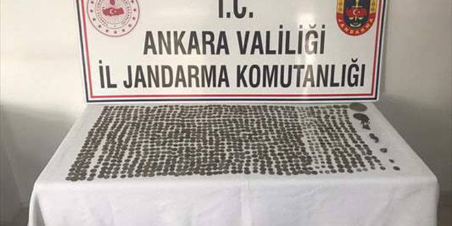 Ankara'da düzenlenen operasyonda 1016 sikke, at heykeli ve yüzük ele geçirildi