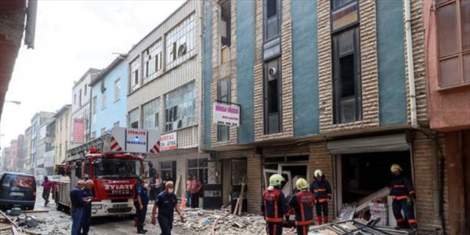 Ankara Siteler'de bir binadaki patlamada 2 kişi yaralandı