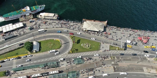 Eminönü'nde 'iğne atsan yere düşmez' dedirten görüntüler