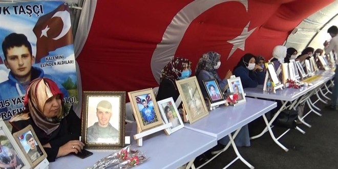 Evlat nöbetindeki aileler, Cumhurbaşkanı'nın yolunu gözlüyor