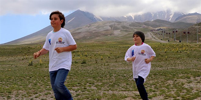 İki kardeş maratonu karıştırdı, 800 metre yerine 12 kilometre koştu