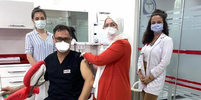 Hemşireden, diş hekimi eşine 'yerinde aşı'