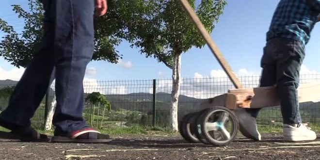 Kastamonulu baba, engelli oğlu için evinde 'rehabilitasyon merkezi' oluşturdu