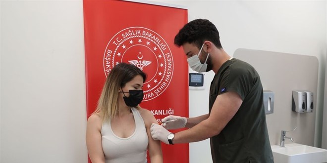 Marmara Üniversitesinden aşı zorunluluğu sinyali