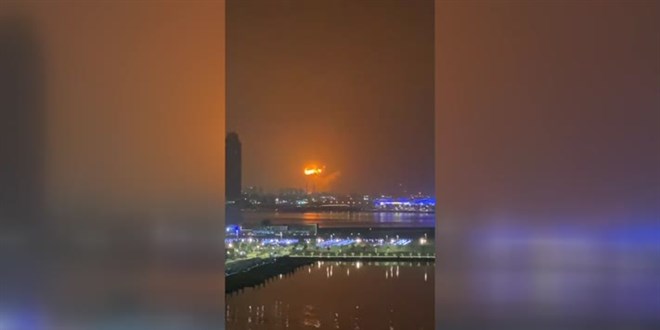 Dubai'de gemide meydana gelen patlama sonrası yangın çıktı