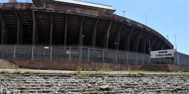 Ankara'da tarihi Cebeci Stadı'nın yıkımına başlandı