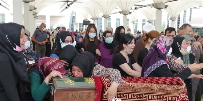 'Kızım torunlarımı fare zehri ile öldüremeyince tabancayla öldürdü'