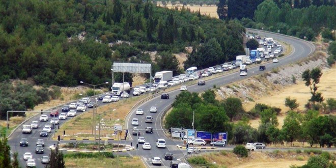 Araç kuyruğunun bir ucu Aydın'da, bir ucu Muğla'da