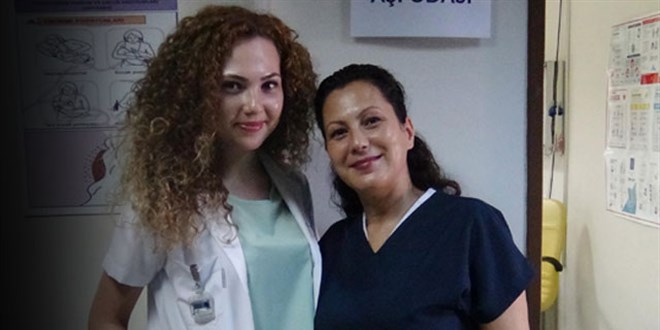 Sağlıkçı anne- kızdan, 'Maskesiz günler için aşı olun' çağrısı